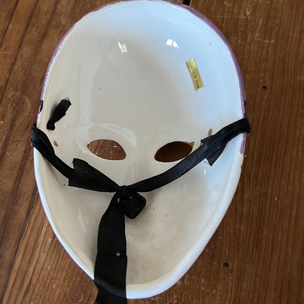 Small Ceramic Mask - Picture 2 of 2